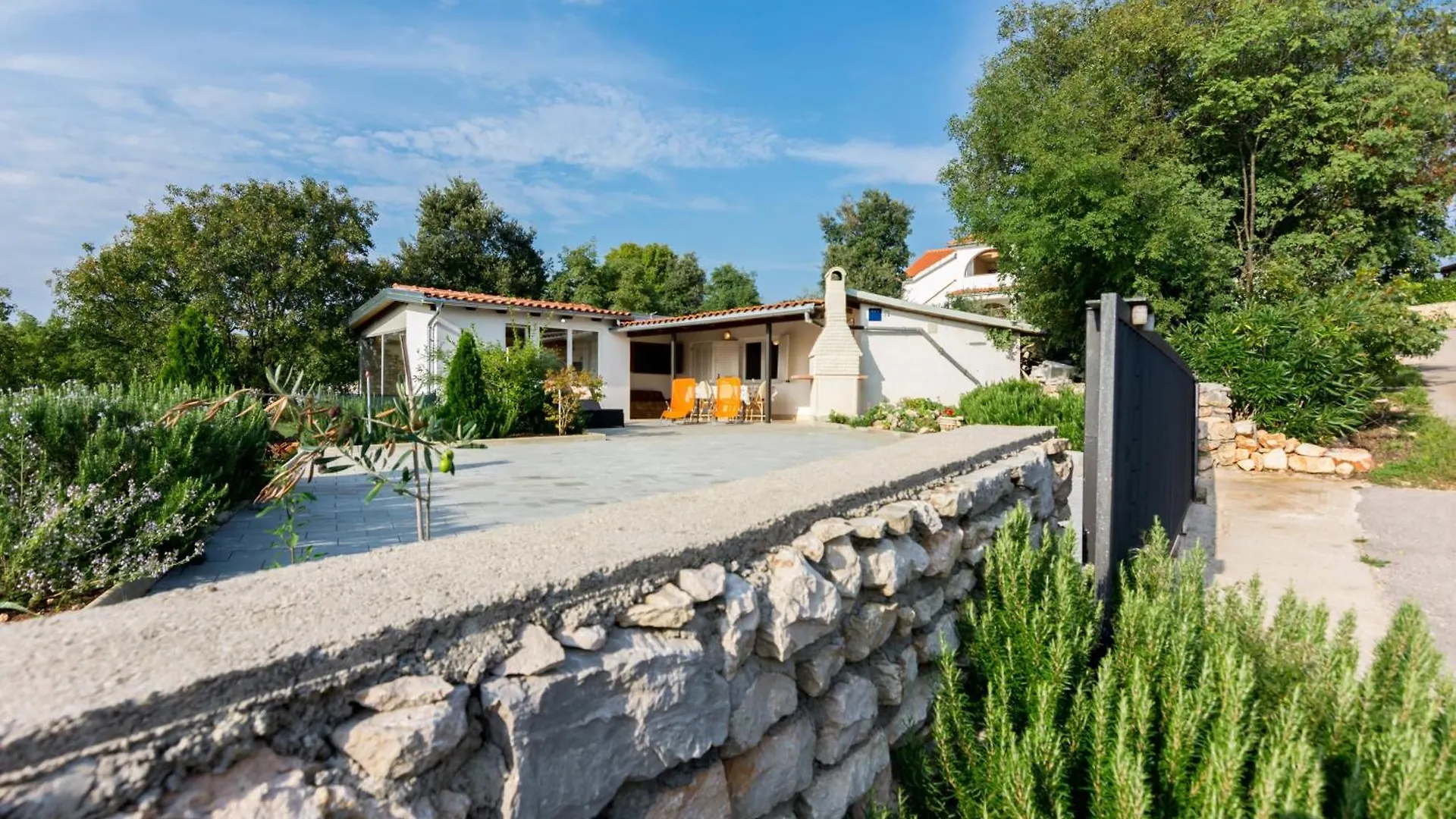 Apartments Ruzica Pinezići